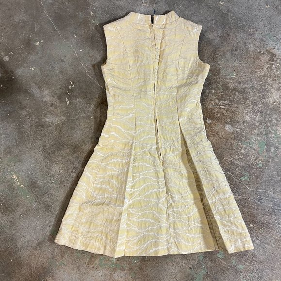 Adorable Short Mod Asian-inspired 1960s Vintage Dress - Picture 2 of 4